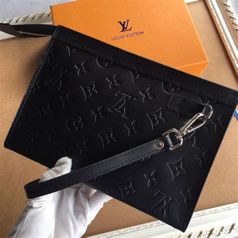 lv wristlet wallet